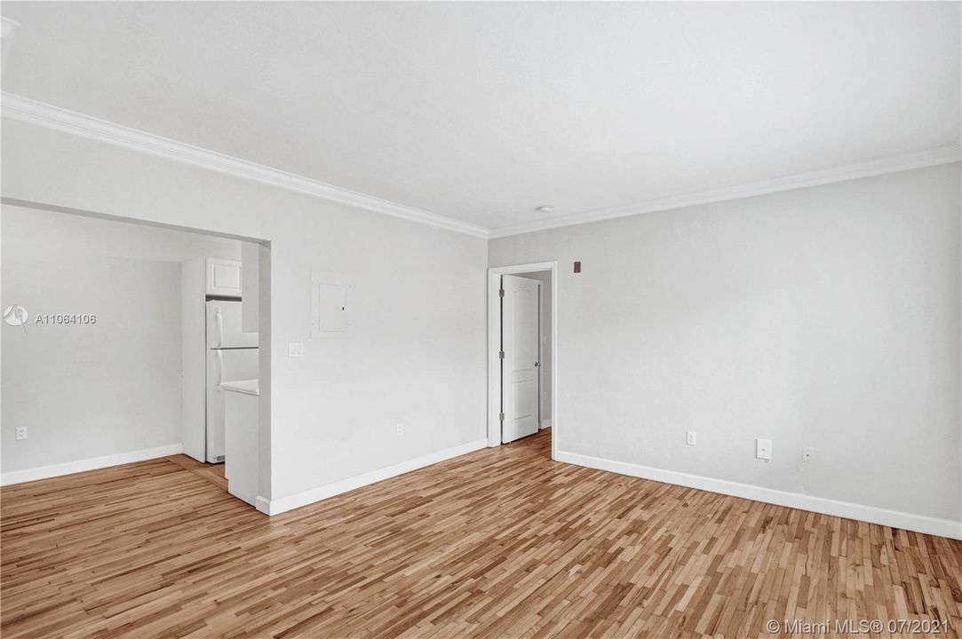 Recently Sold: $220,000 (1 beds, 1 baths, 580 Square Feet)