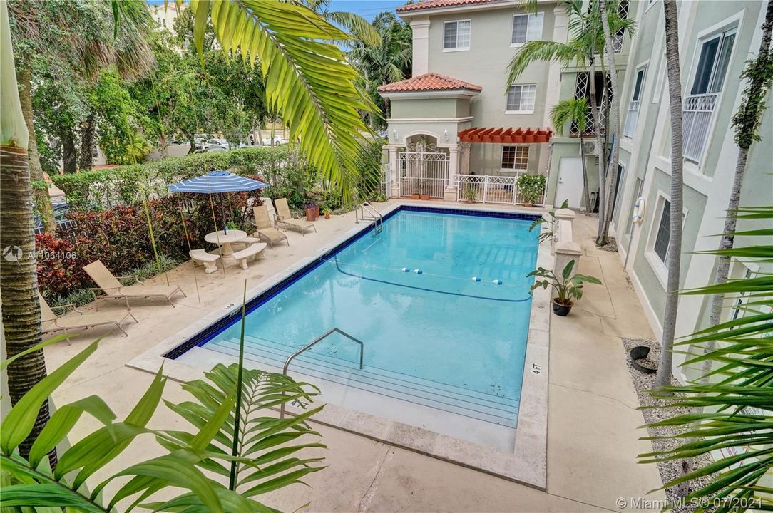 Recently Sold: $220,000 (1 beds, 1 baths, 580 Square Feet)