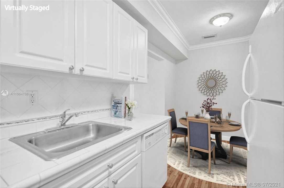 Recently Sold: $220,000 (1 beds, 1 baths, 580 Square Feet)