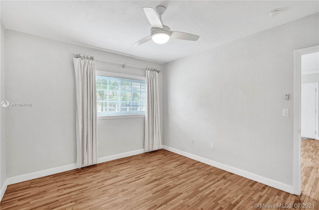 Recently Sold: $220,000 (1 beds, 1 baths, 580 Square Feet)