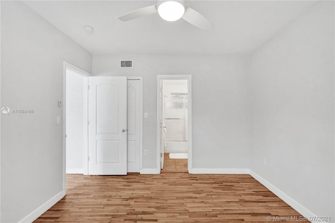 Recently Sold: $220,000 (1 beds, 1 baths, 580 Square Feet)