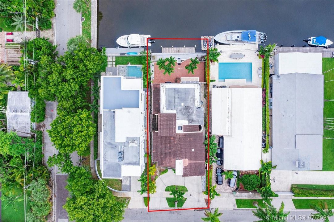 Recently Sold: $2,995,000 (4 beds, 4 baths, 3665 Square Feet)
