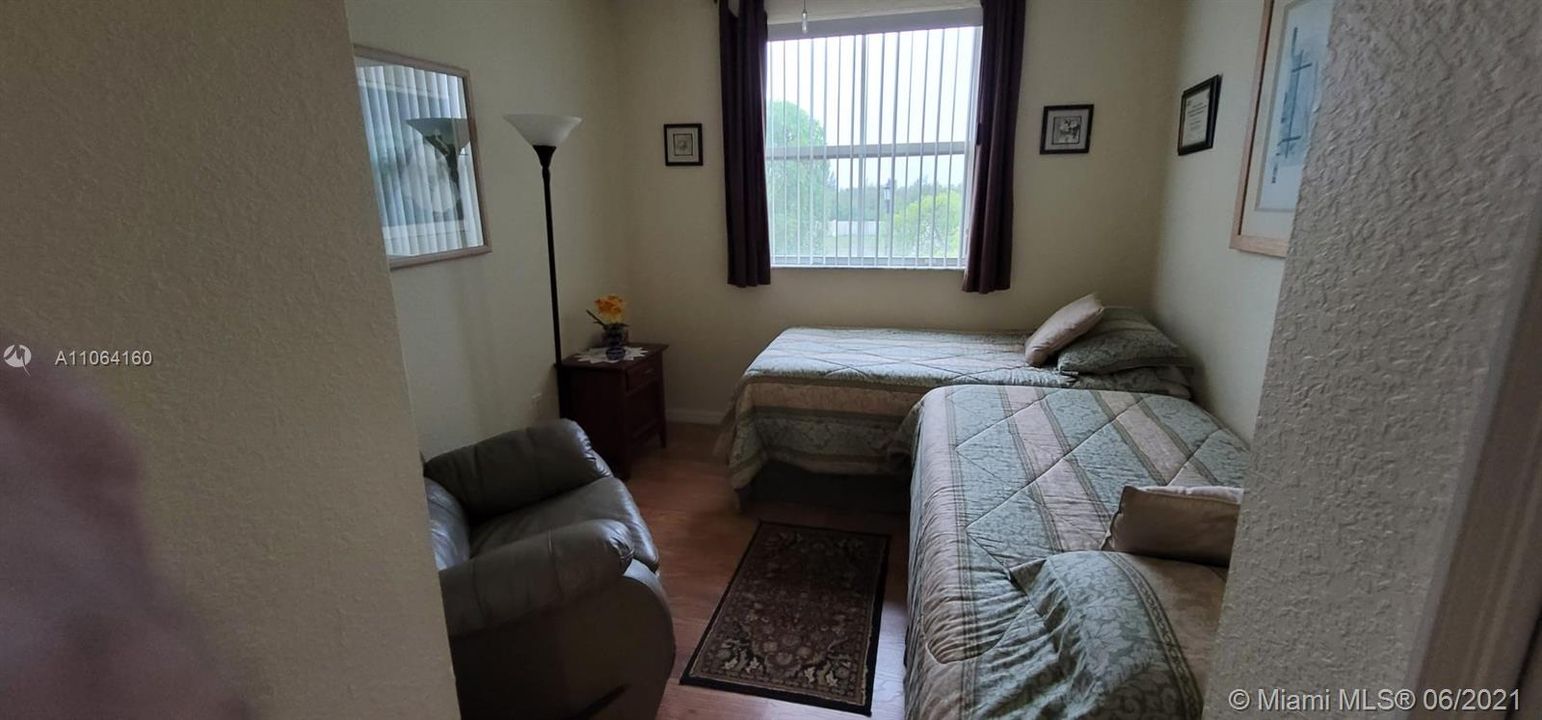 Vendido Recientemente: $399,000 (3 camas, 2 baños, 1590 Pies cuadrados)