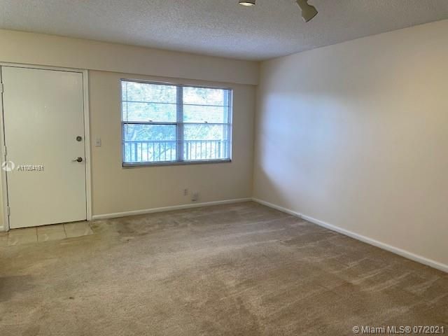 Recently Rented: $1,425 (2 beds, 1 baths, 953 Square Feet)