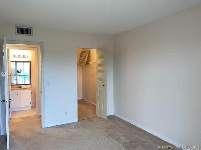 Recently Rented: $1,425 (2 beds, 1 baths, 953 Square Feet)