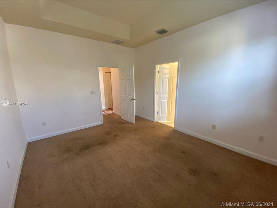 Recently Rented: $2,000 (3 beds, 2 baths, 1562 Square Feet)