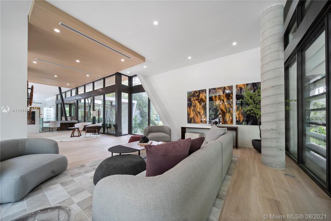 Recently Sold: $9,750,000 (7 beds, 8 baths, 9753 Square Feet)