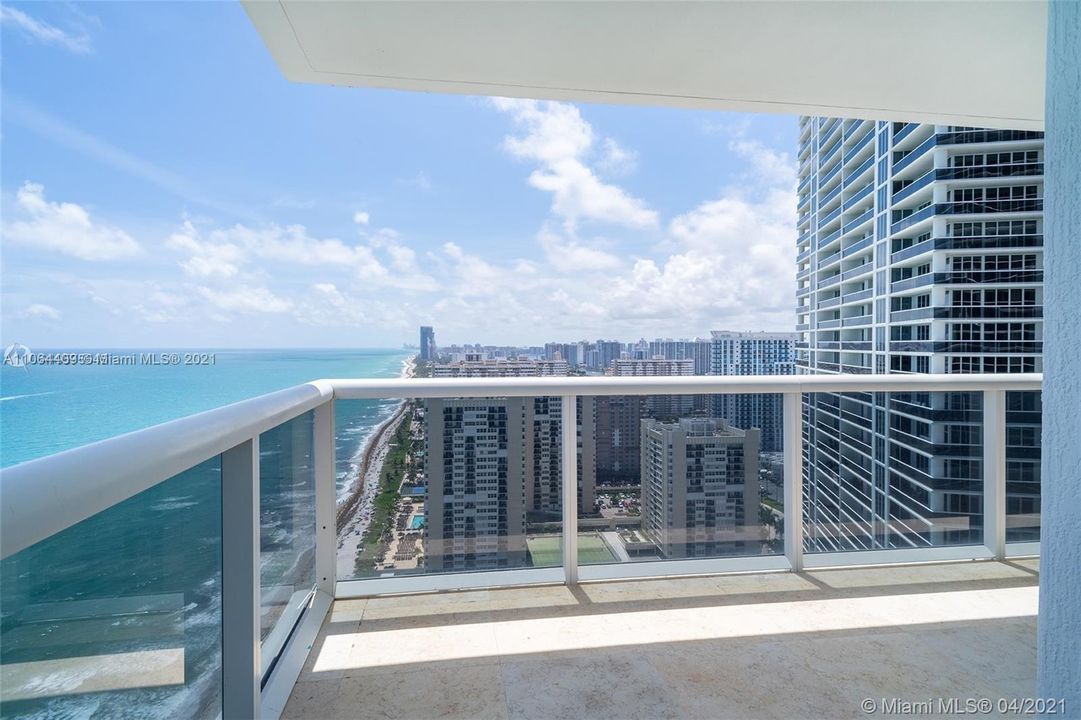 Recently Sold: $1,849,000 (2 beds, 3 baths, 2065 Square Feet)
