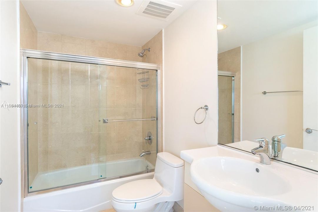 最近售出: $1,849,000 (2 贝兹, 3 浴室, 2065 平方英尺)