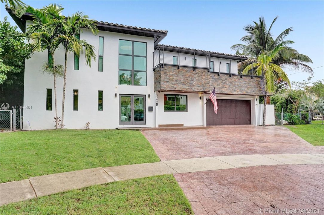 Recently Sold: $4,500,000 (8 beds, 6 baths, 5808 Square Feet)