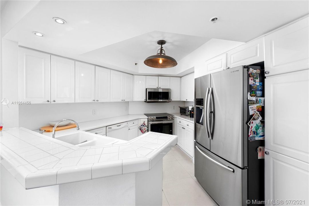 Recently Sold: $795,000 (2 beds, 2 baths, 1130 Square Feet)