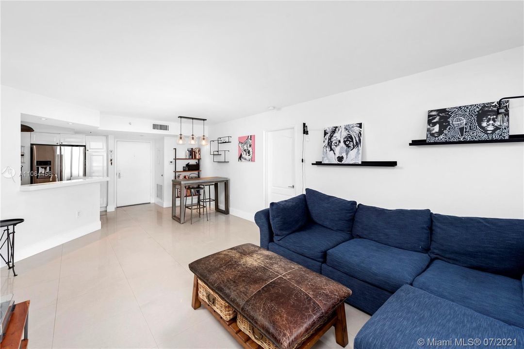 Recently Sold: $795,000 (2 beds, 2 baths, 1130 Square Feet)