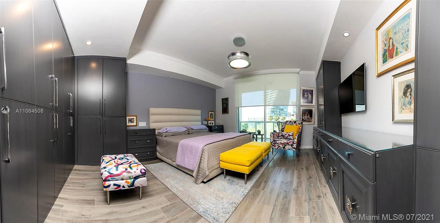 Recently Sold: $1,750,000 (2 beds, 2 baths, 1910 Square Feet)