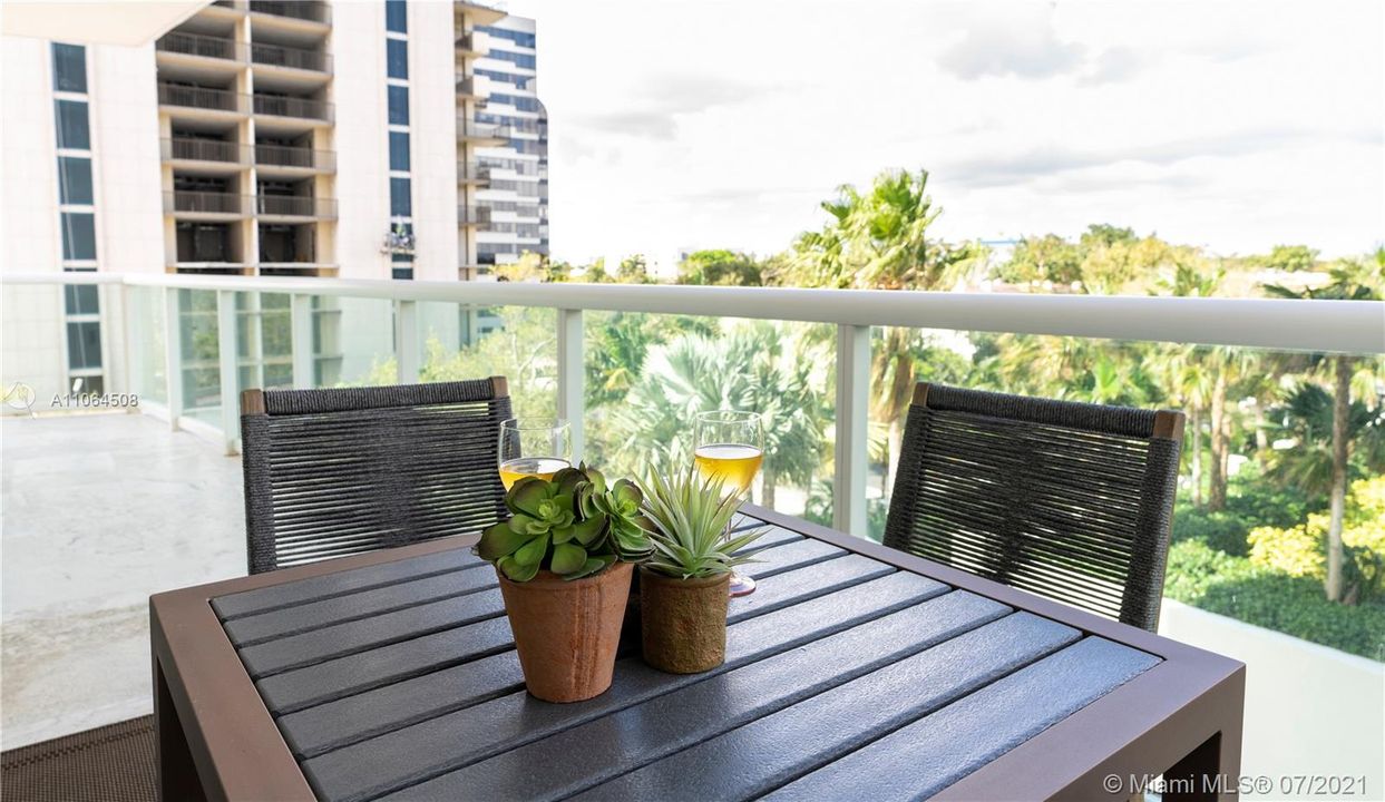 Recently Sold: $1,750,000 (2 beds, 2 baths, 1910 Square Feet)
