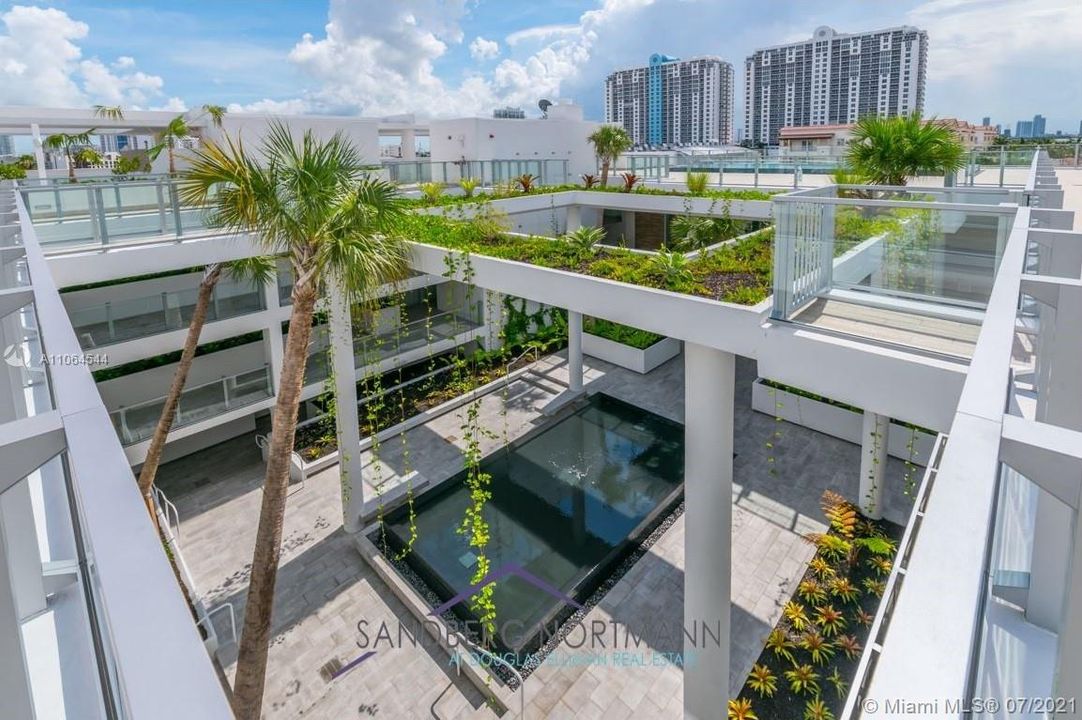 Recently Sold: $2,500,000 (3 beds, 3 baths, 2283 Square Feet)