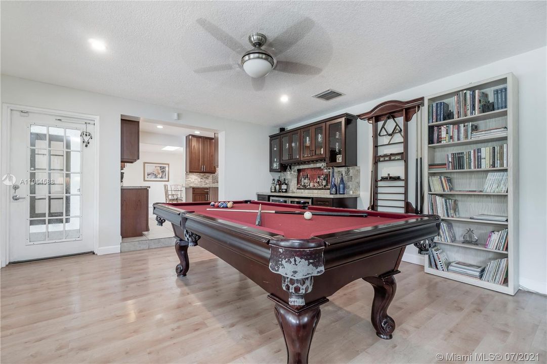 Recently Sold: $1,375,000 (4 beds, 2 baths, 3409 Square Feet)