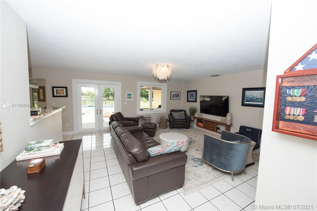Recently Sold: $765,000 (3 beds, 2 baths, 2175 Square Feet)