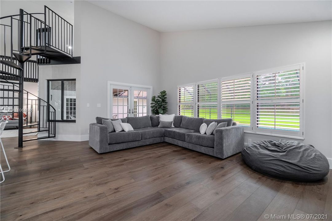 Recently Sold: $1,099,000 (4 beds, 2 baths, 3161 Square Feet)