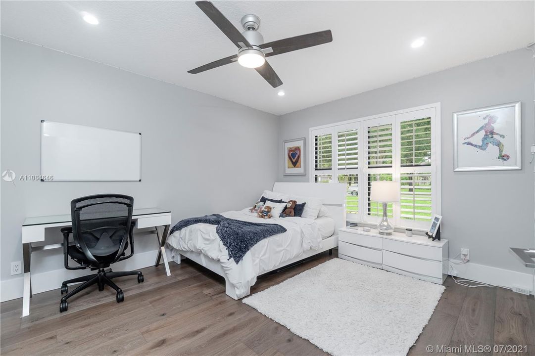 Recently Sold: $1,099,000 (4 beds, 2 baths, 3161 Square Feet)