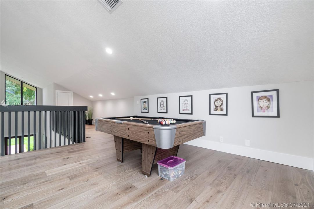 Recently Sold: $1,099,000 (4 beds, 2 baths, 3161 Square Feet)