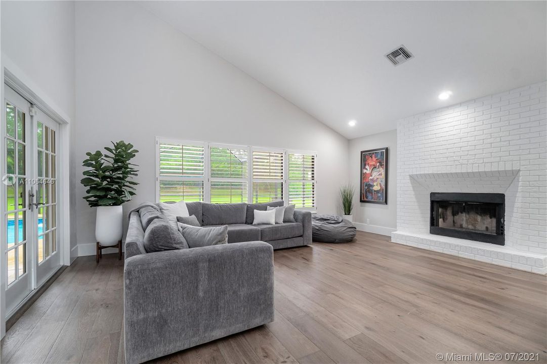 Recently Sold: $1,099,000 (4 beds, 2 baths, 3161 Square Feet)