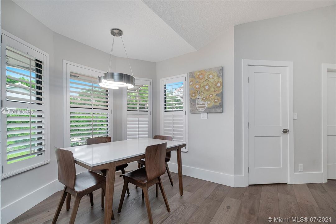 Recently Sold: $1,099,000 (4 beds, 2 baths, 3161 Square Feet)