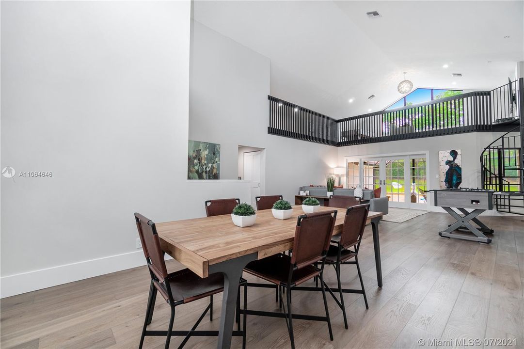 Recently Sold: $1,099,000 (4 beds, 2 baths, 3161 Square Feet)