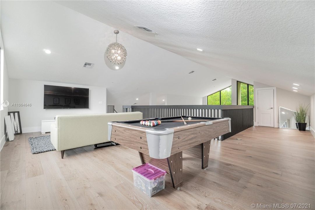 Recently Sold: $1,099,000 (4 beds, 2 baths, 3161 Square Feet)