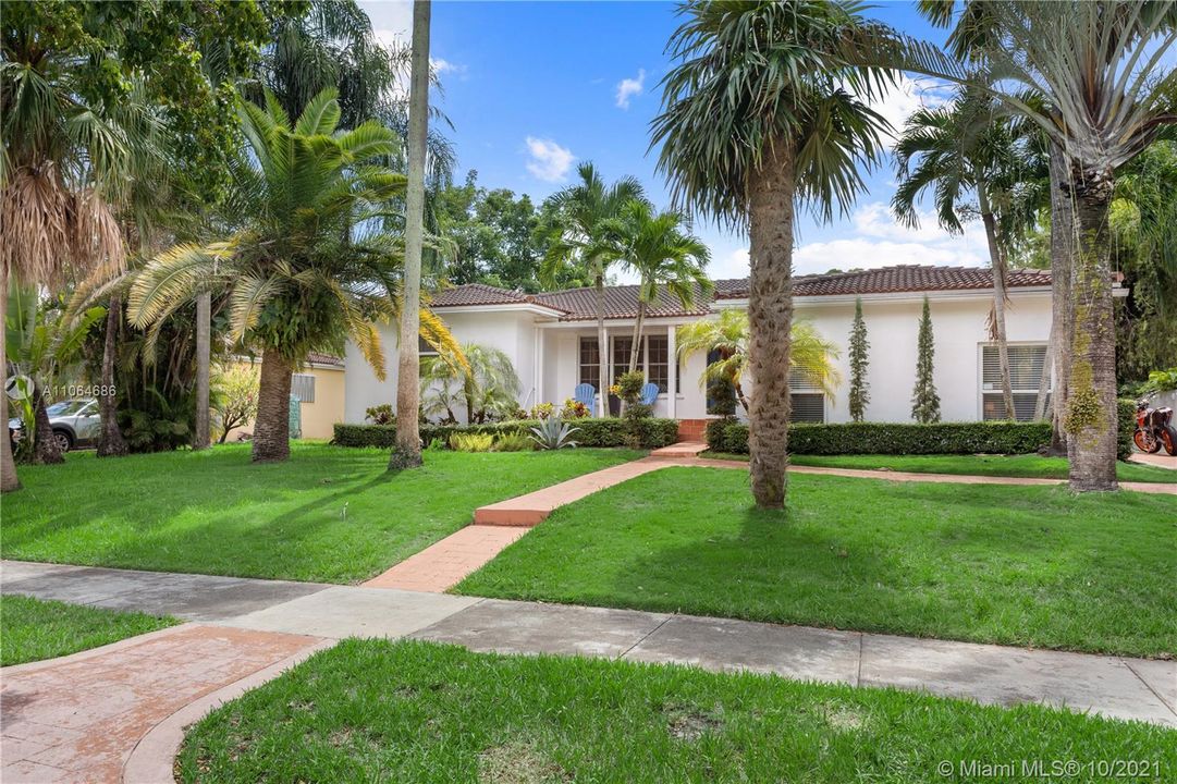 Recently Sold: $1,277,000 (5 beds, 4 baths, 2602 Square Feet)