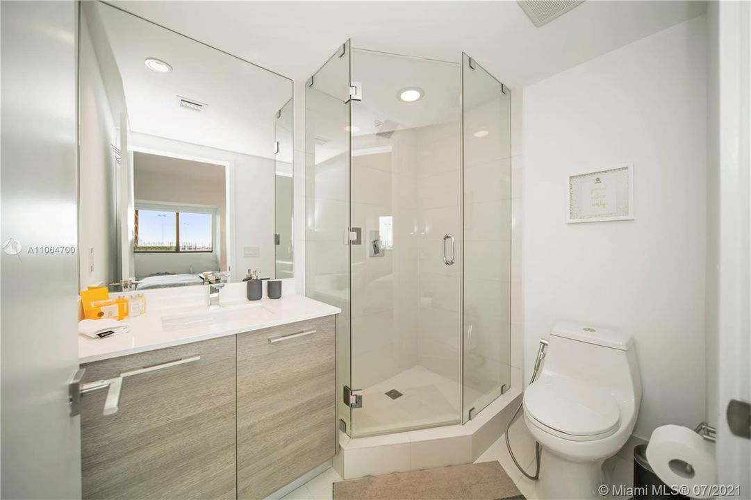 Recently Sold: $810,000 (2 beds, 3 baths, 1193 Square Feet)