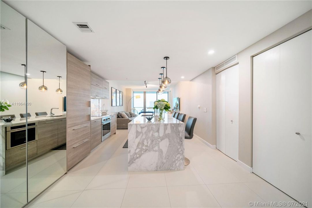 Recently Sold: $810,000 (2 beds, 3 baths, 1193 Square Feet)