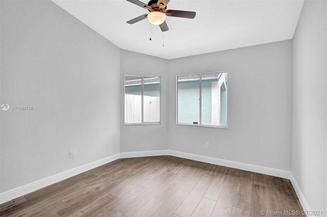 Recently Sold: $355,000 (3 beds, 2 baths, 1470 Square Feet)