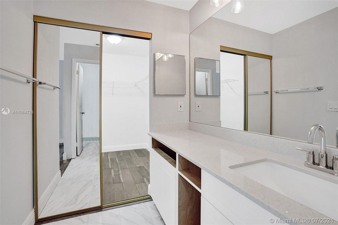 Recently Sold: $355,000 (3 beds, 2 baths, 1470 Square Feet)