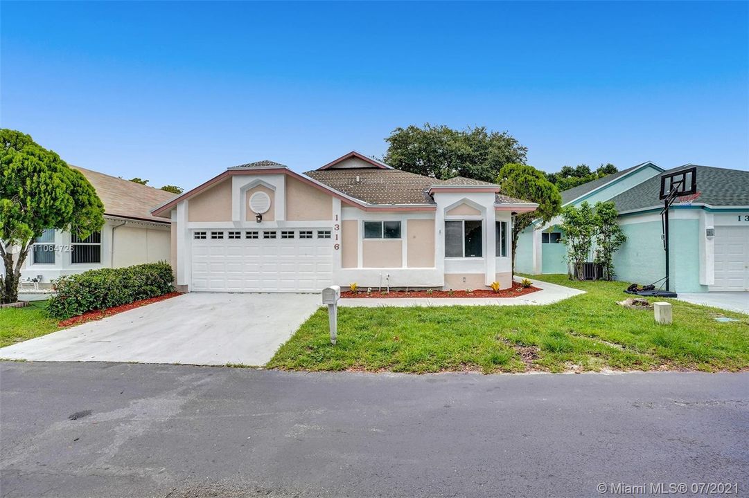 Recently Sold: $355,000 (3 beds, 2 baths, 1470 Square Feet)