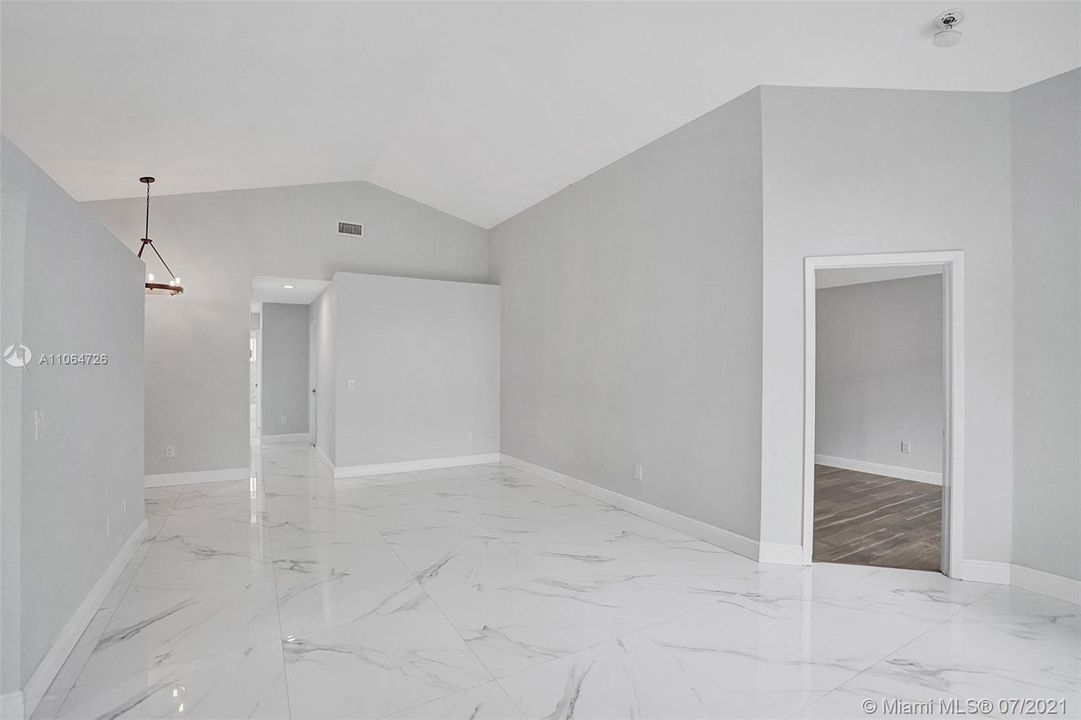 Recently Sold: $355,000 (3 beds, 2 baths, 1470 Square Feet)