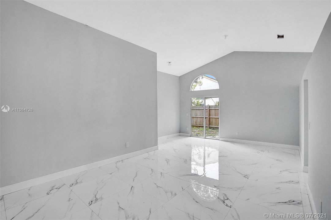 Recently Sold: $355,000 (3 beds, 2 baths, 1470 Square Feet)