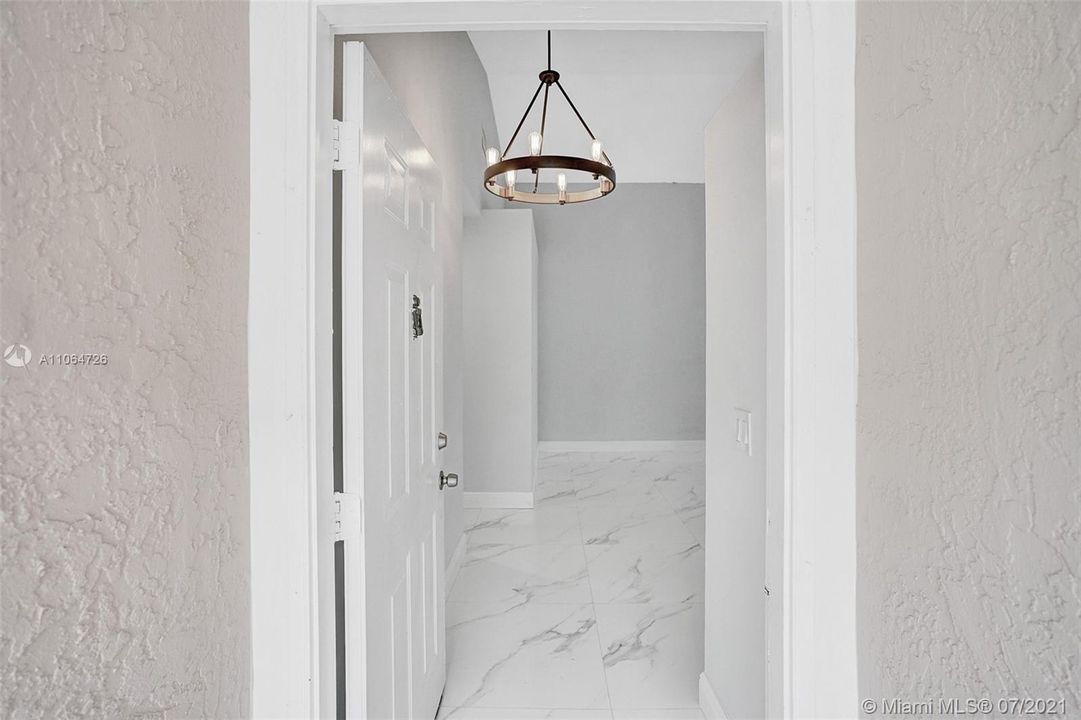 Recently Sold: $355,000 (3 beds, 2 baths, 1470 Square Feet)