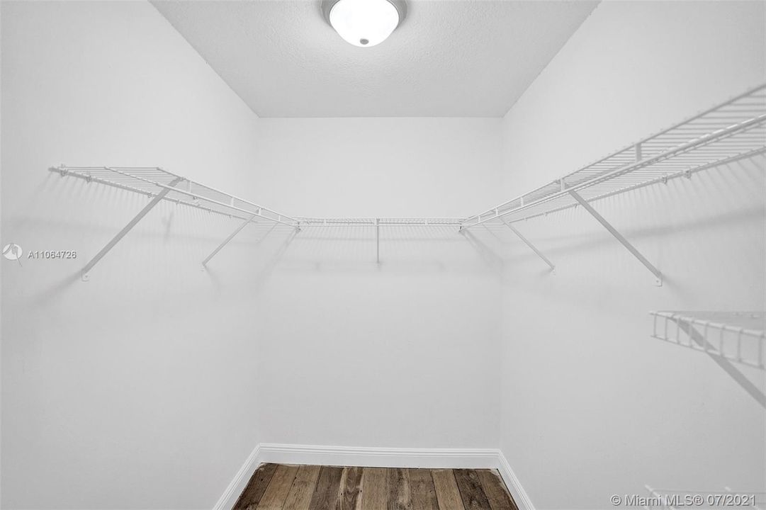 Recently Sold: $355,000 (3 beds, 2 baths, 1470 Square Feet)