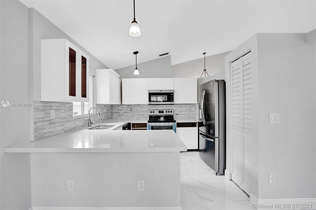 Recently Sold: $355,000 (3 beds, 2 baths, 1470 Square Feet)