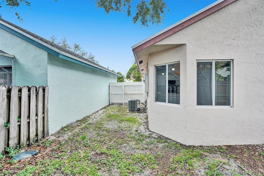 Recently Sold: $355,000 (3 beds, 2 baths, 1470 Square Feet)