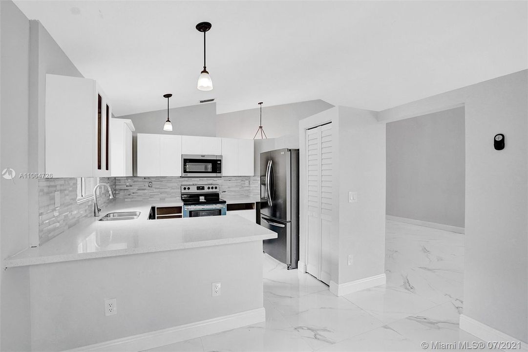 Recently Sold: $355,000 (3 beds, 2 baths, 1470 Square Feet)