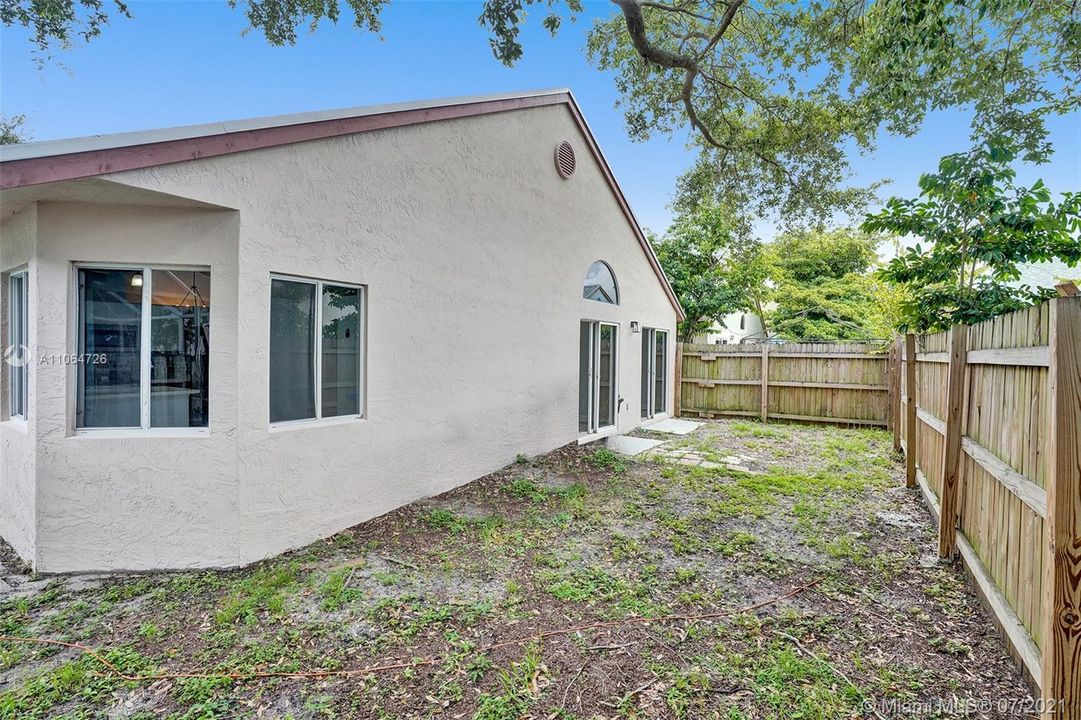 Recently Sold: $355,000 (3 beds, 2 baths, 1470 Square Feet)