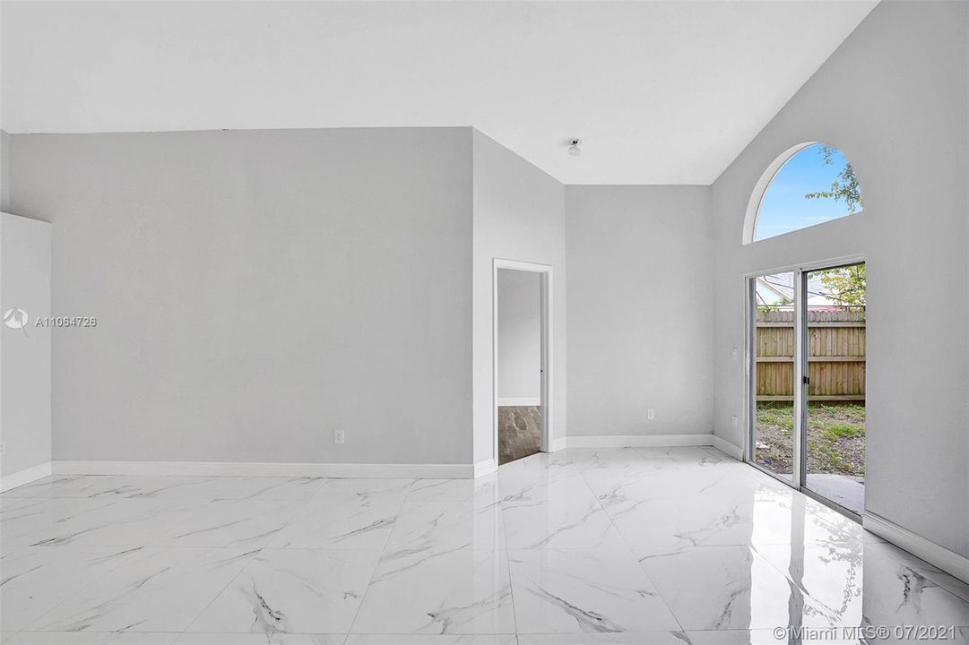 Recently Sold: $355,000 (3 beds, 2 baths, 1470 Square Feet)