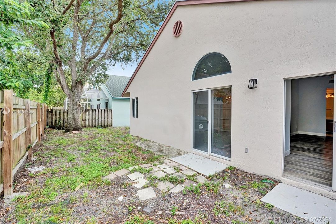 Recently Sold: $355,000 (3 beds, 2 baths, 1470 Square Feet)