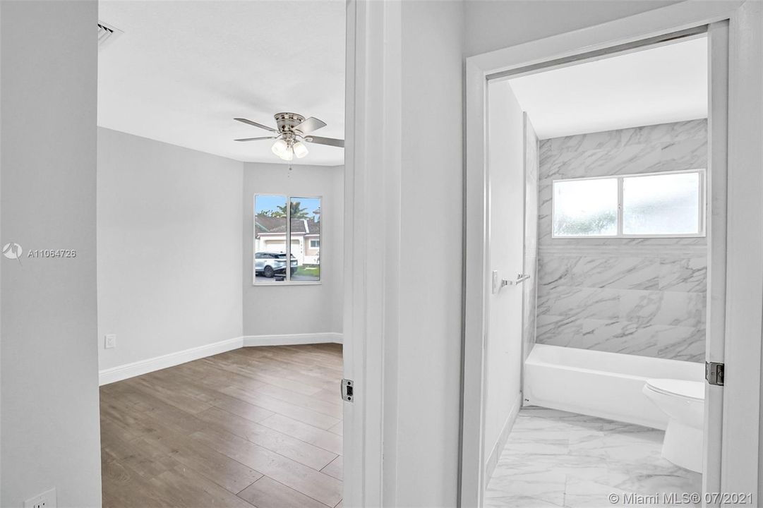 Recently Sold: $355,000 (3 beds, 2 baths, 1470 Square Feet)