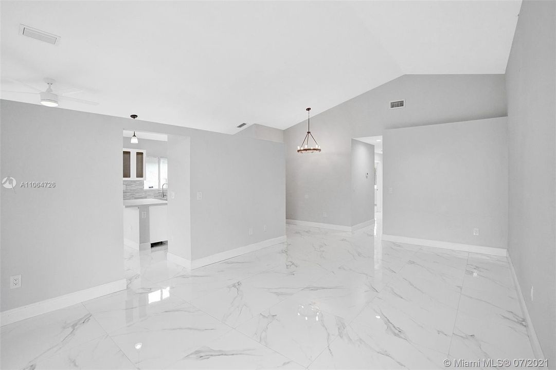 Recently Sold: $355,000 (3 beds, 2 baths, 1470 Square Feet)