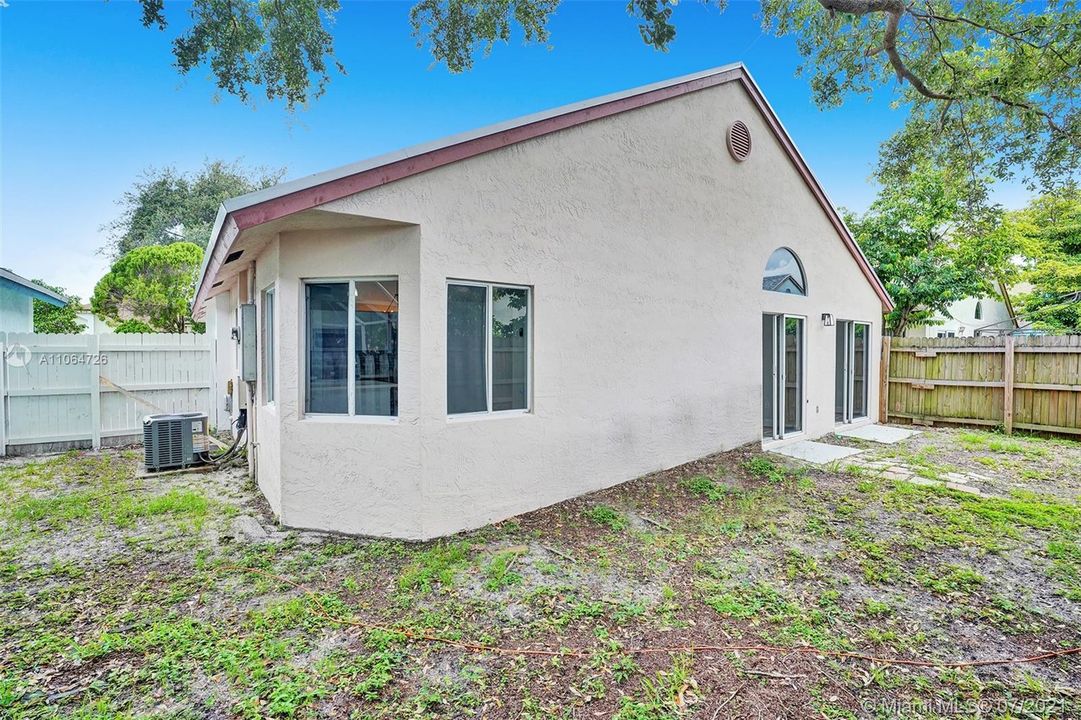 Recently Sold: $355,000 (3 beds, 2 baths, 1470 Square Feet)