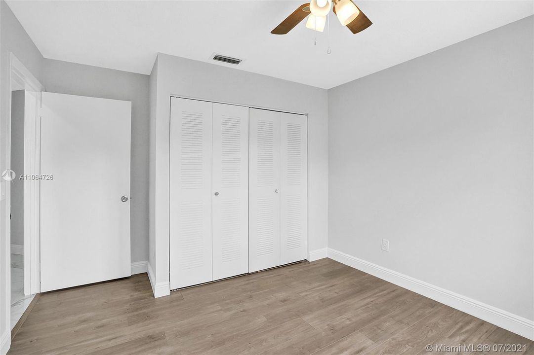 Recently Sold: $355,000 (3 beds, 2 baths, 1470 Square Feet)