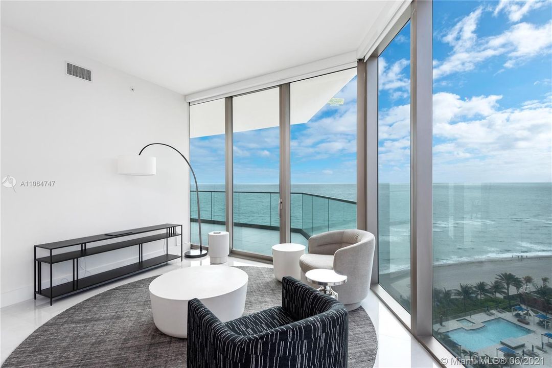 Recently Sold: $1,880,000 (2 beds, 2 baths, 1549 Square Feet)