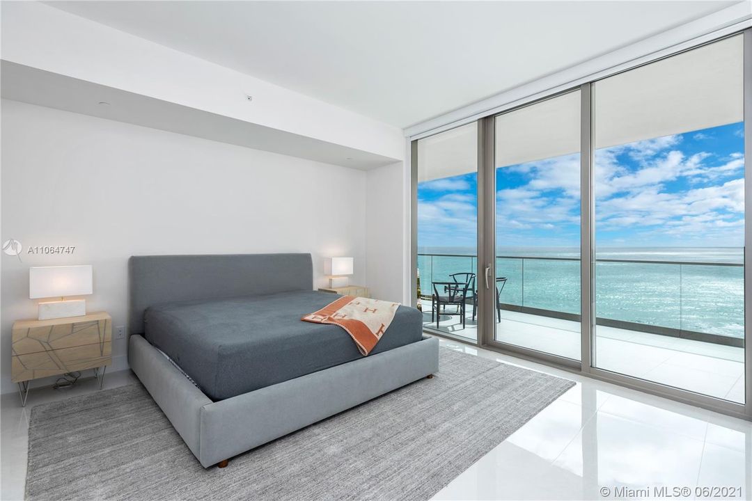 Recently Sold: $1,880,000 (2 beds, 2 baths, 1549 Square Feet)